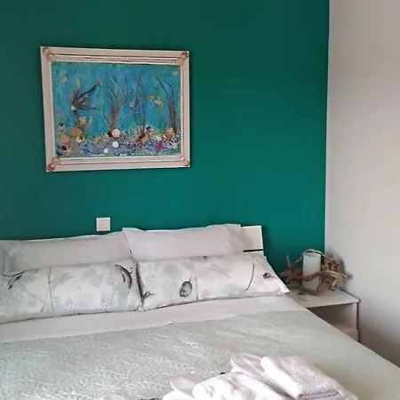 Iris Deluxe Suites 3 *